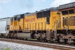 UP 4055 trails on an eastbound maifest
